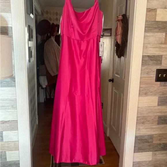 Elegant Pink Dress - Picture 2 of 2